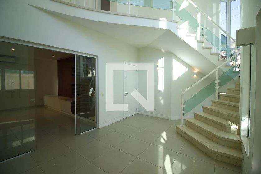 House with 4 en-suite bedrooms and 597 m², 4 parking — photo 14