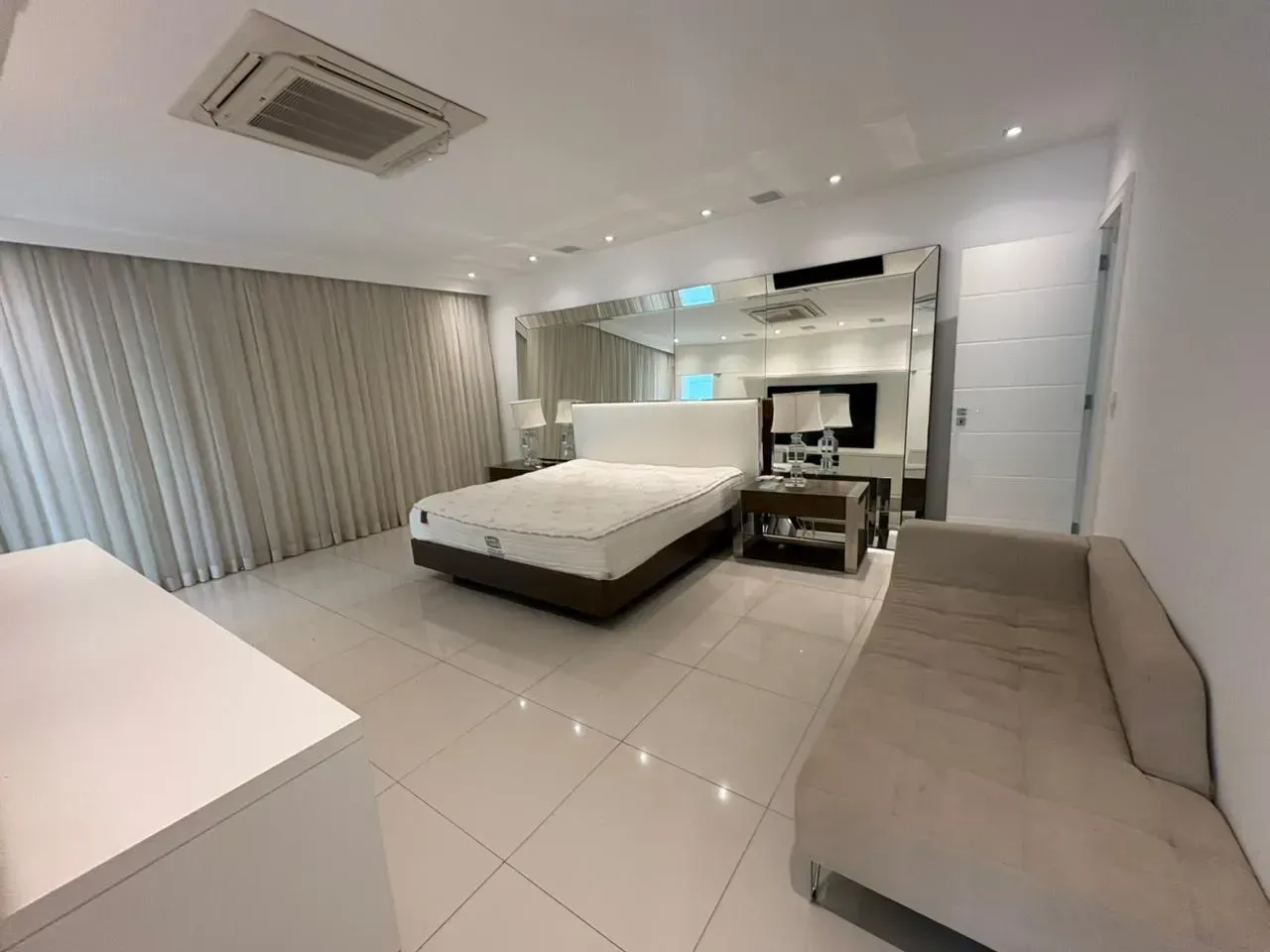 Unfurnished house with 5 bedrooms and open-plan kitchen — photo 14