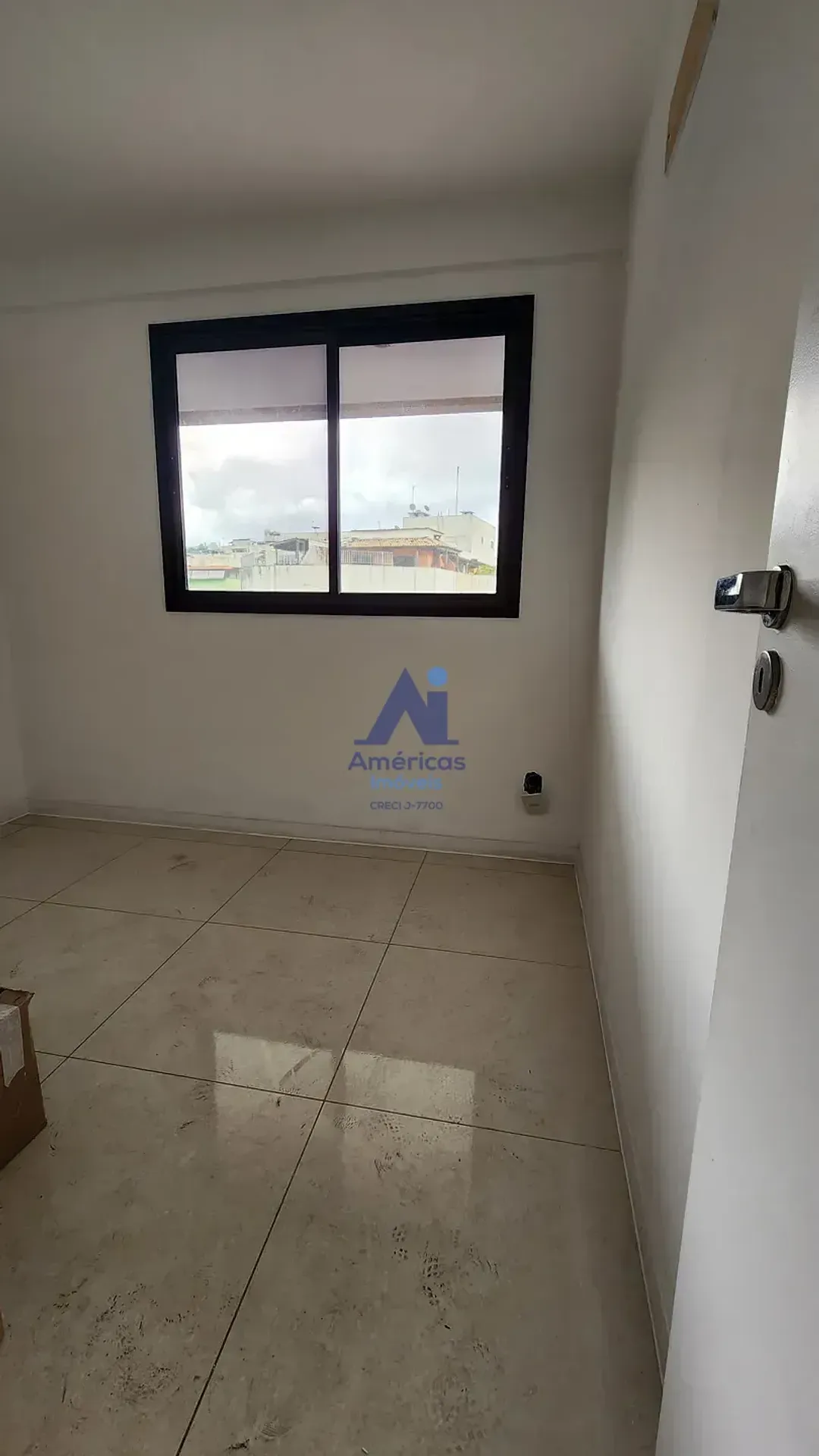 Unfurnished apartment with 3 bedrooms and 2 bathrooms — photo 41