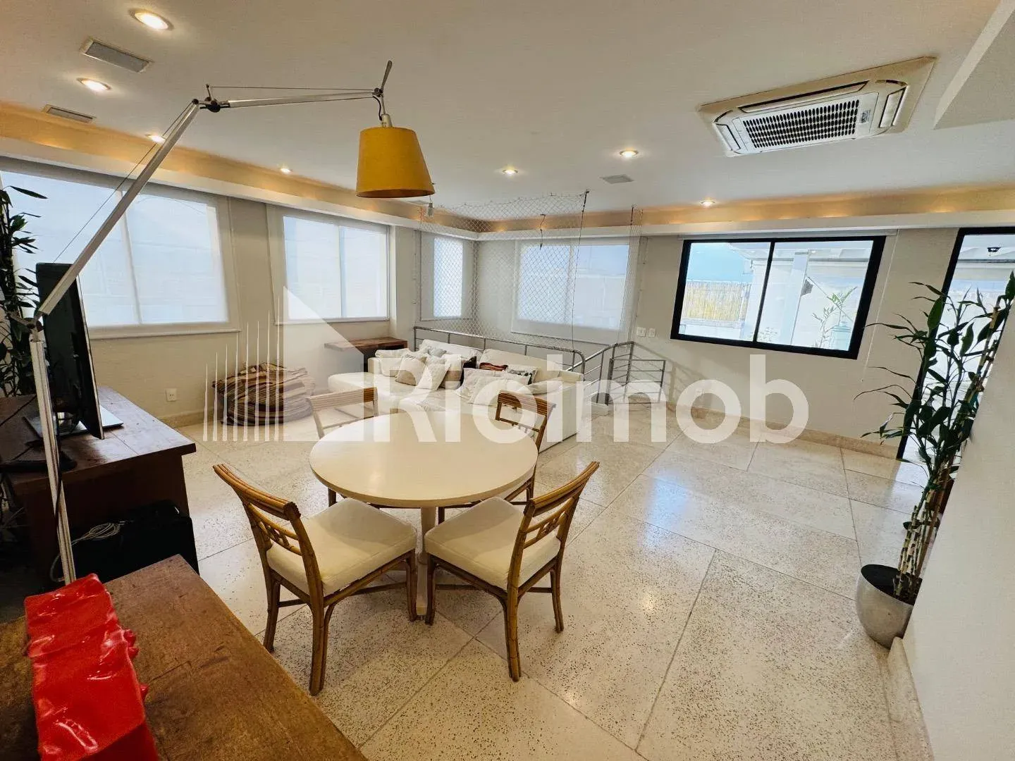 Unfurnished apartment with 5 bedrooms and 5 bathrooms — photo 33