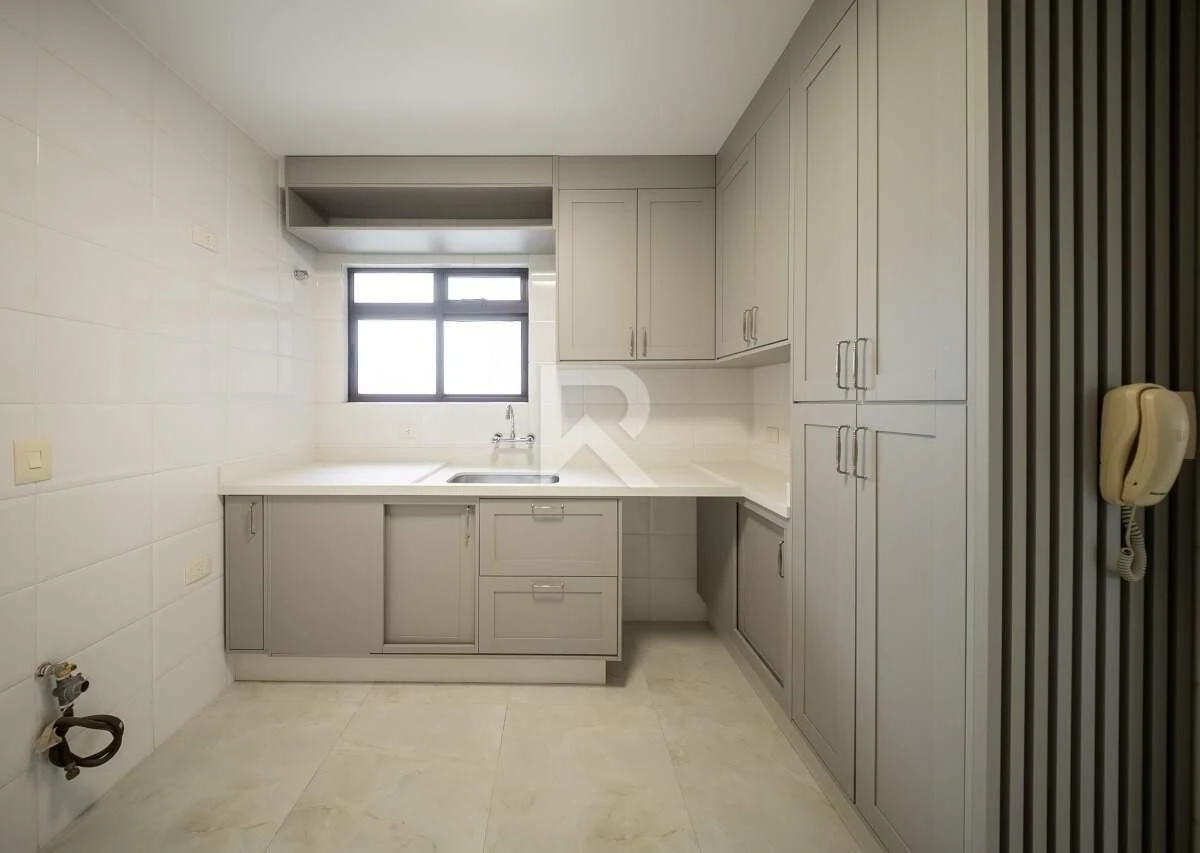 119 m² apartment with a grill on the balcony and a bathtub — photo 20