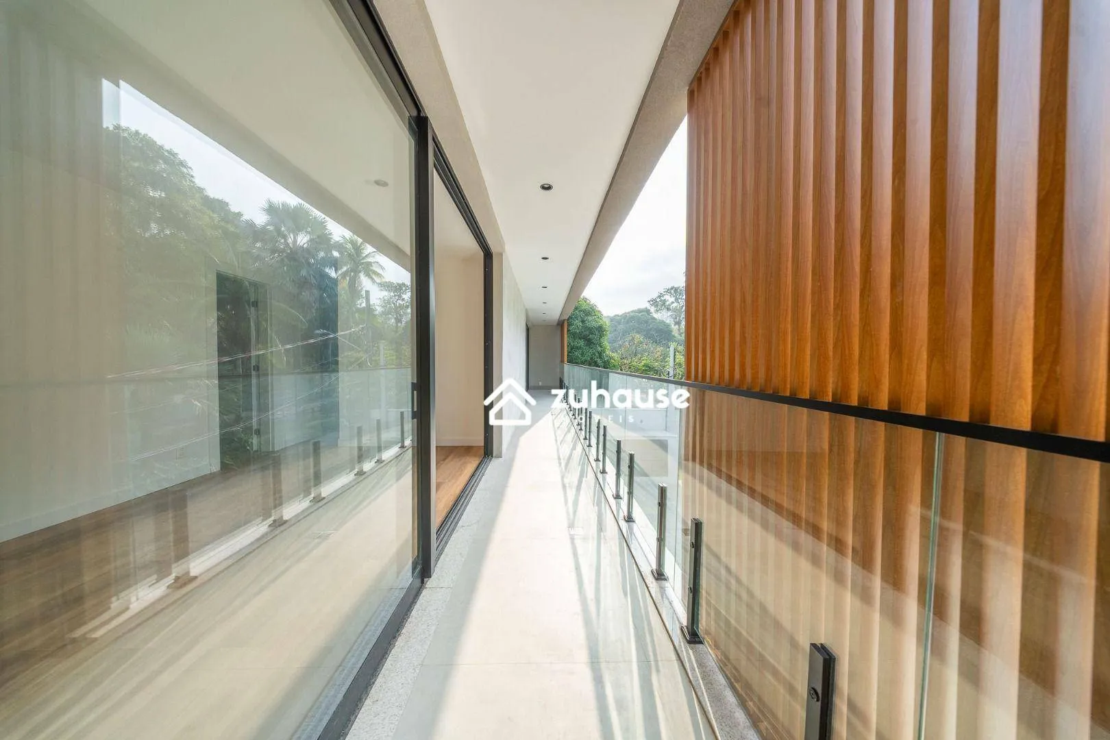 House with 5 bedrooms and an open-plan kitchen — photo 31