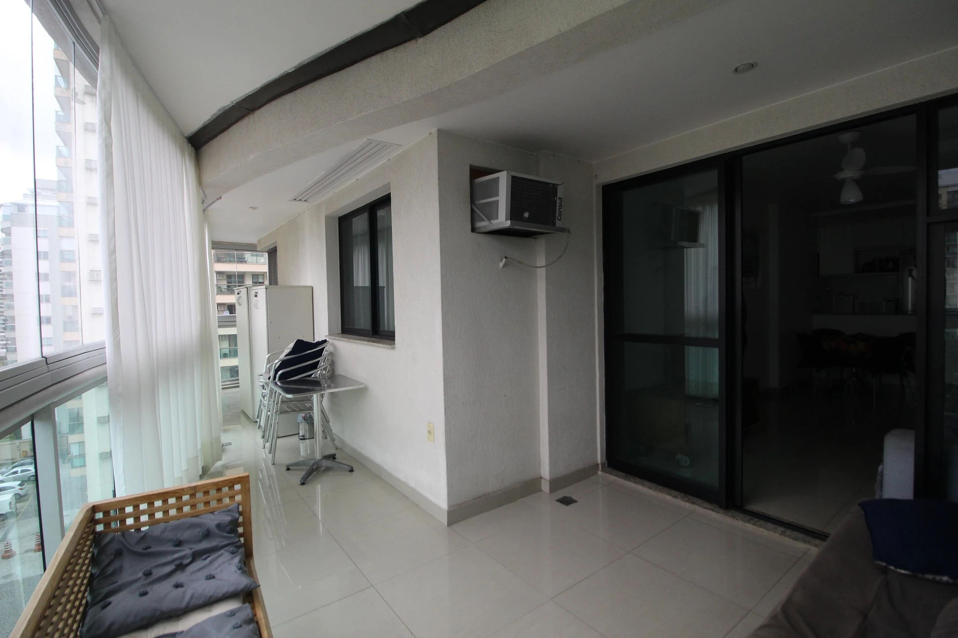 Glass-enclosed balcony in a 3-bedroom apartment, 77 m² — photo 16