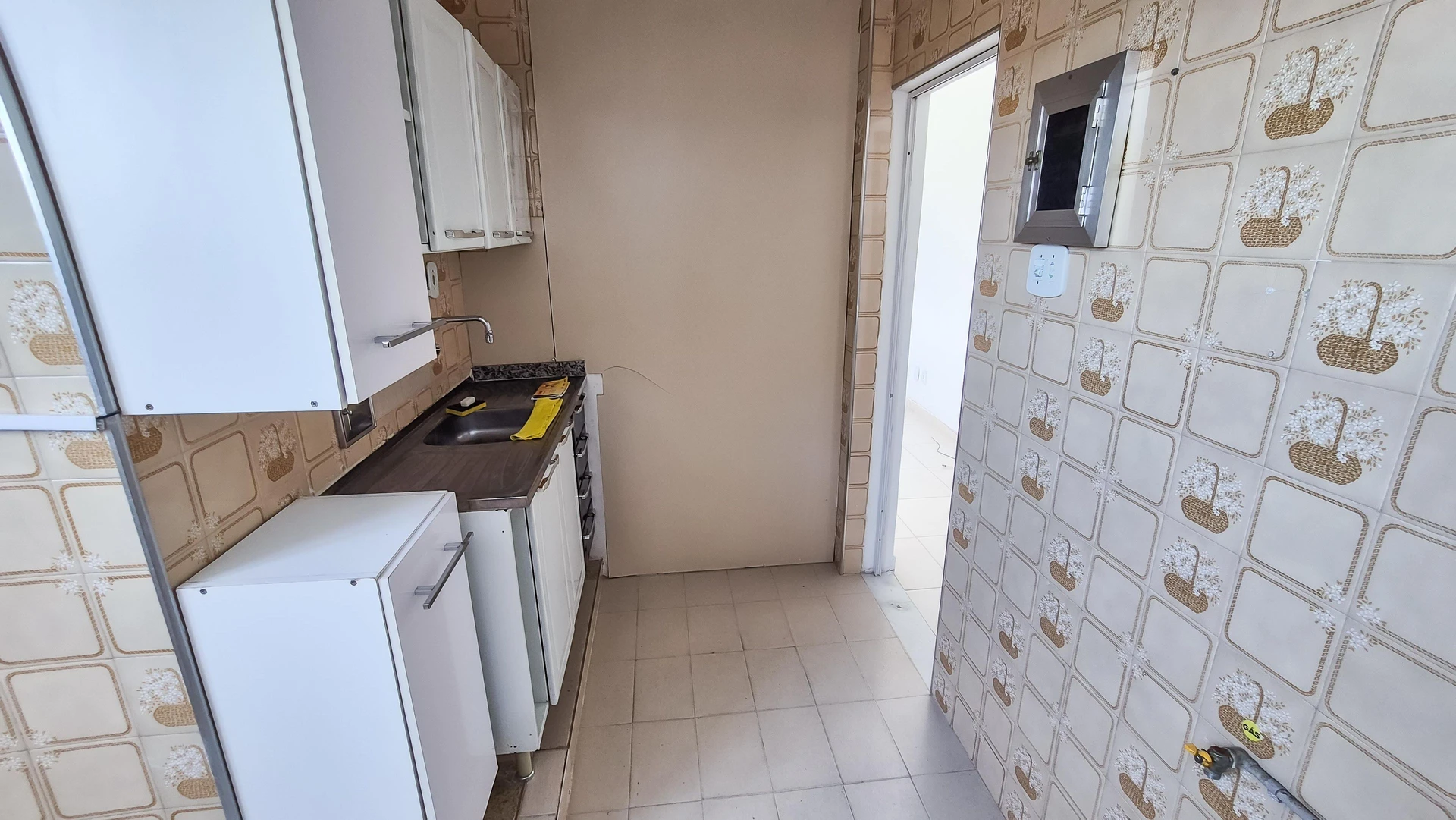 Unfurnished apartment with 2 bedrooms and 1 bathroom — photo 35