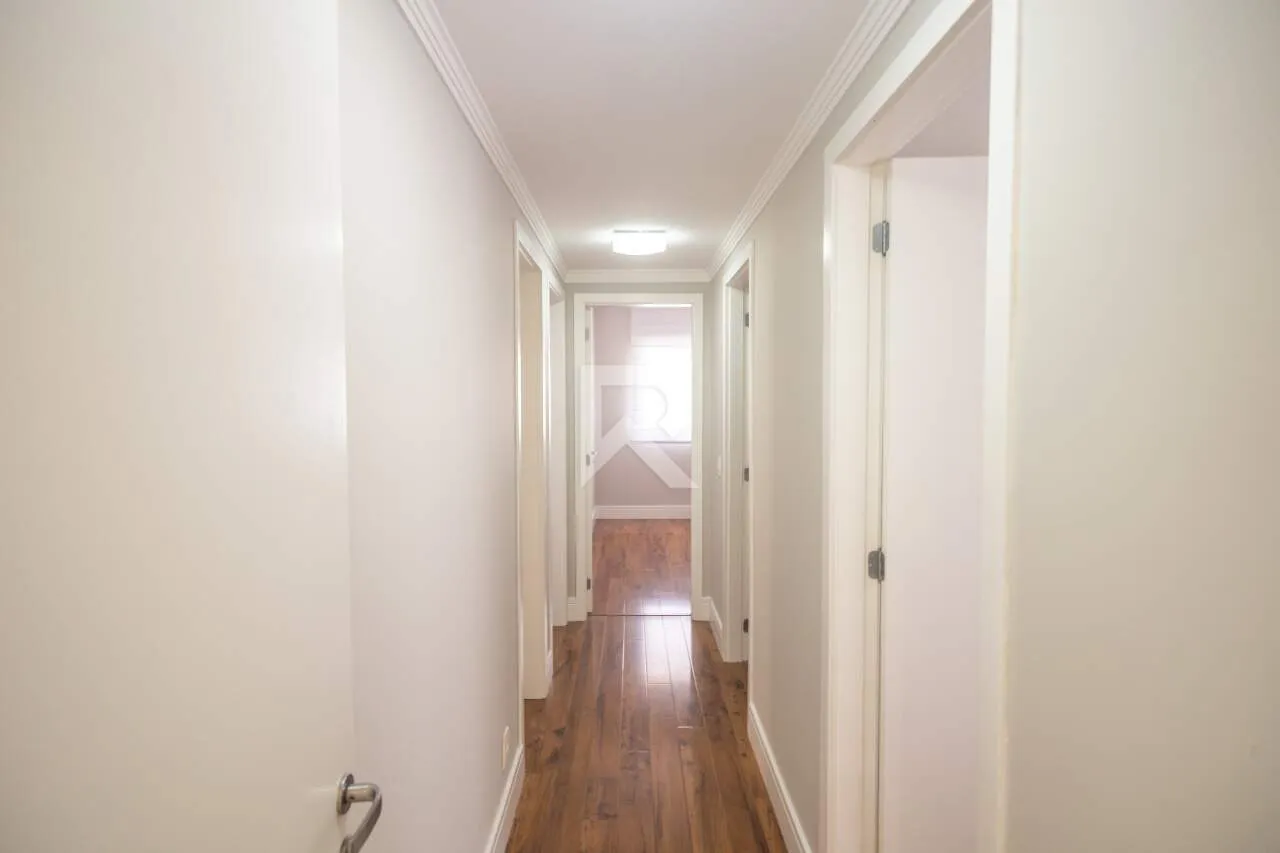 Apartment with open-plan kitchen and 4 bedrooms — photo 15