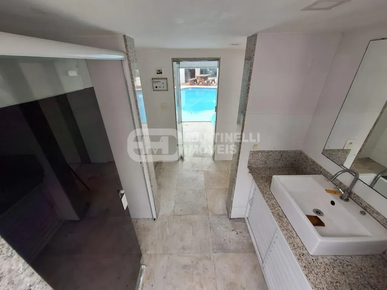 House with 5 bedrooms, all suites, plus shared pool — photo 4