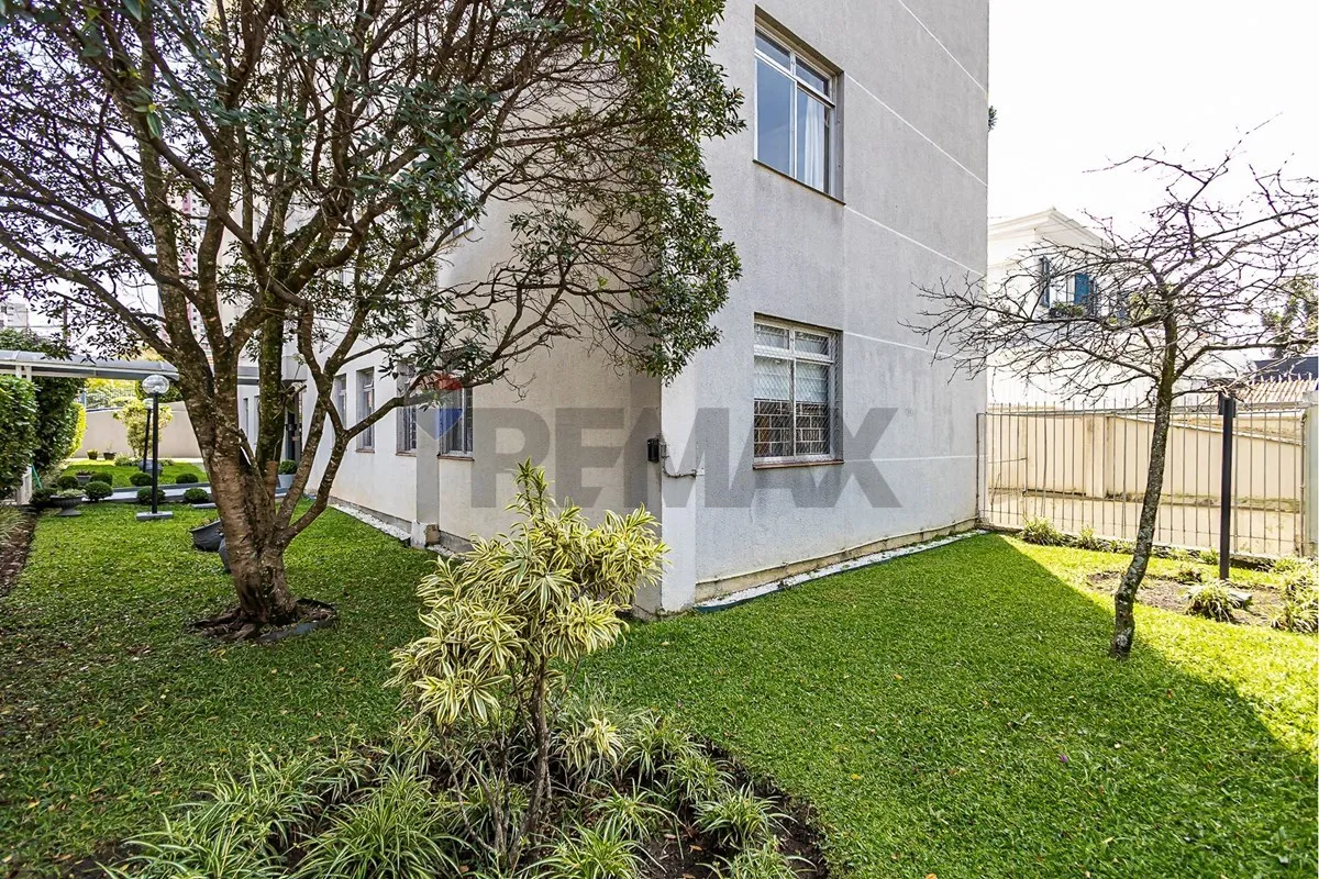 Wood or laminate floors in a 2-bedroom apartment, 70 m² — photo 16