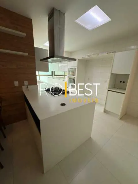 Furnished apartment with an open-plan kitchen and 4 bedrooms — photo 18