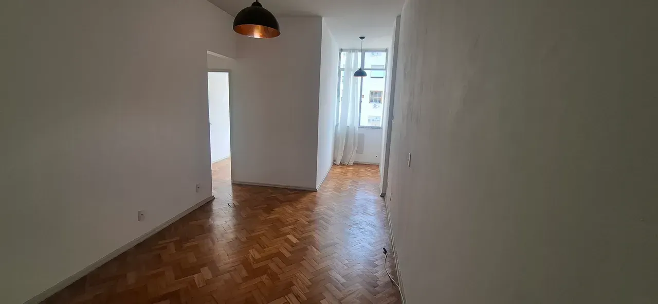 Apartment on the 7th floor with wood or laminate floors