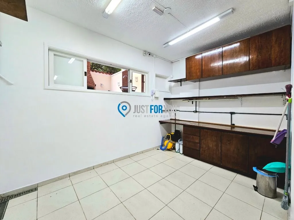 Furnished house with 4 bedrooms and 5 bathrooms — photo 29