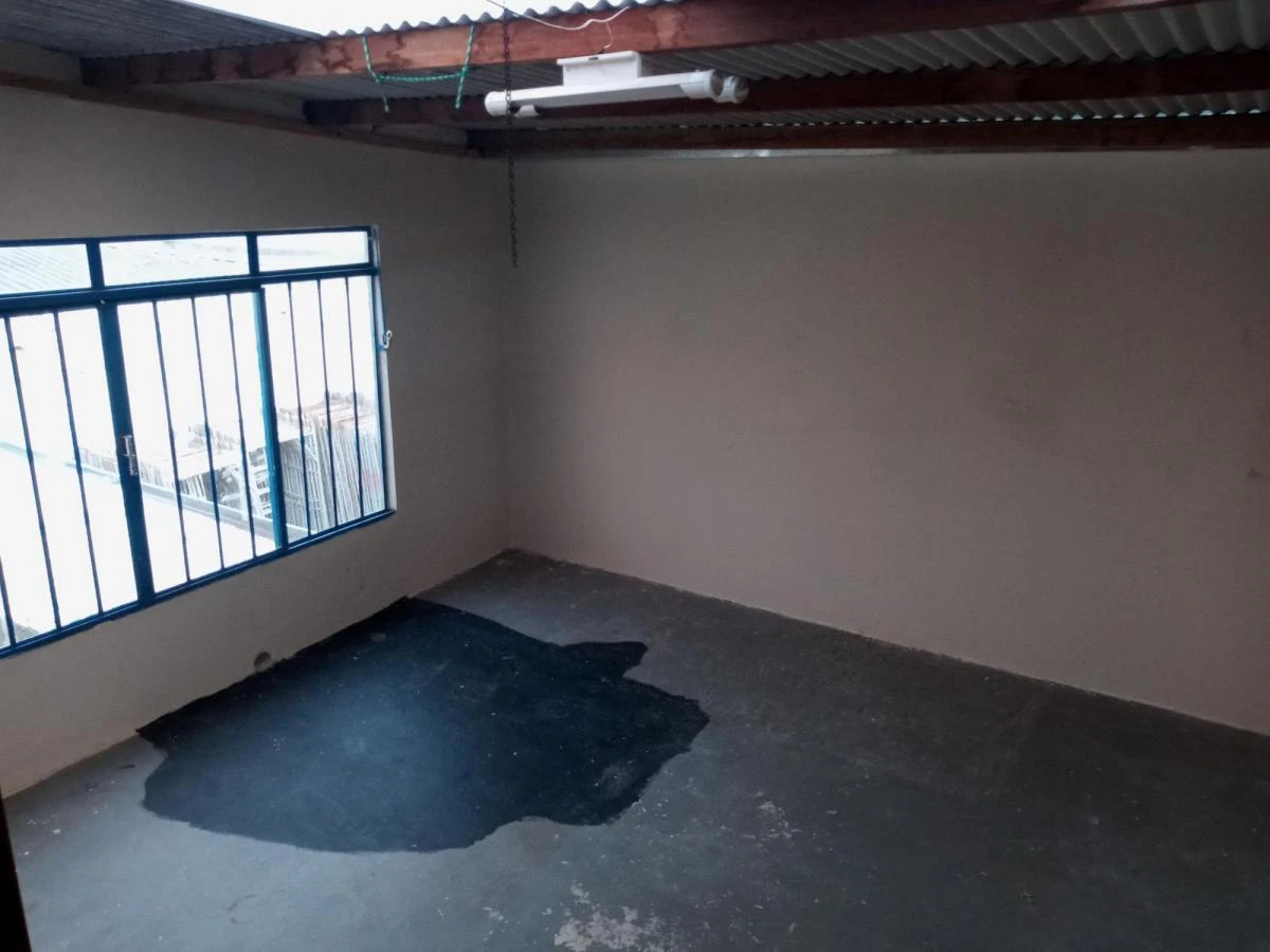 Walk-in closet in a 3-bedroom apartment, 140 m² — photo 4