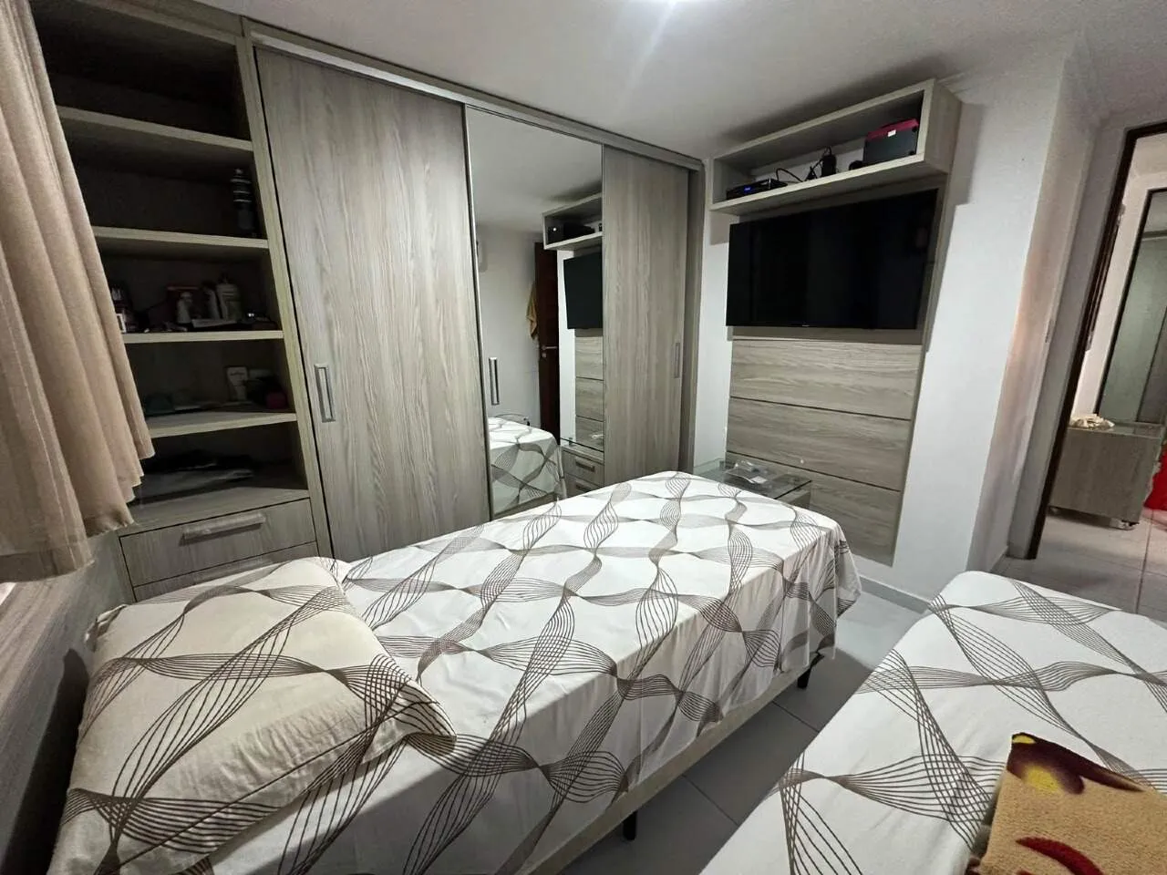 2-bedroom apartment in a building with a gym — photo 3