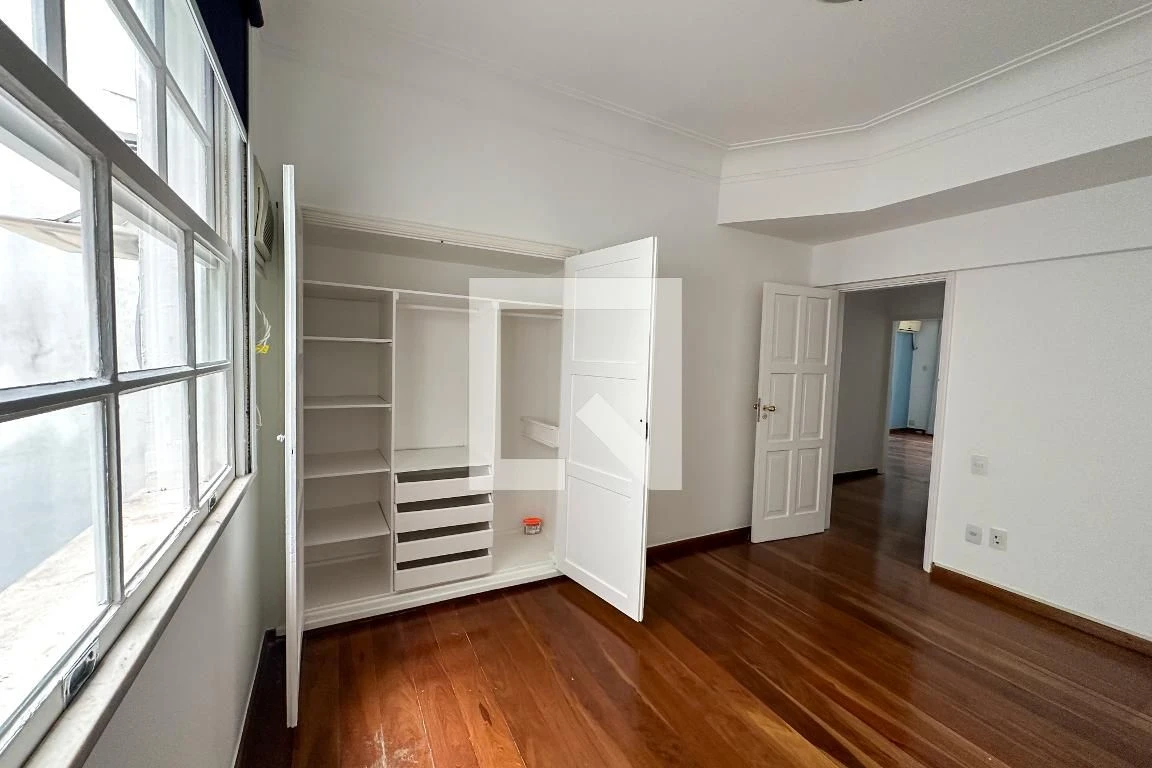 Apartamento com 4 quartos e sala de estar, 3 banheiros — photo 28