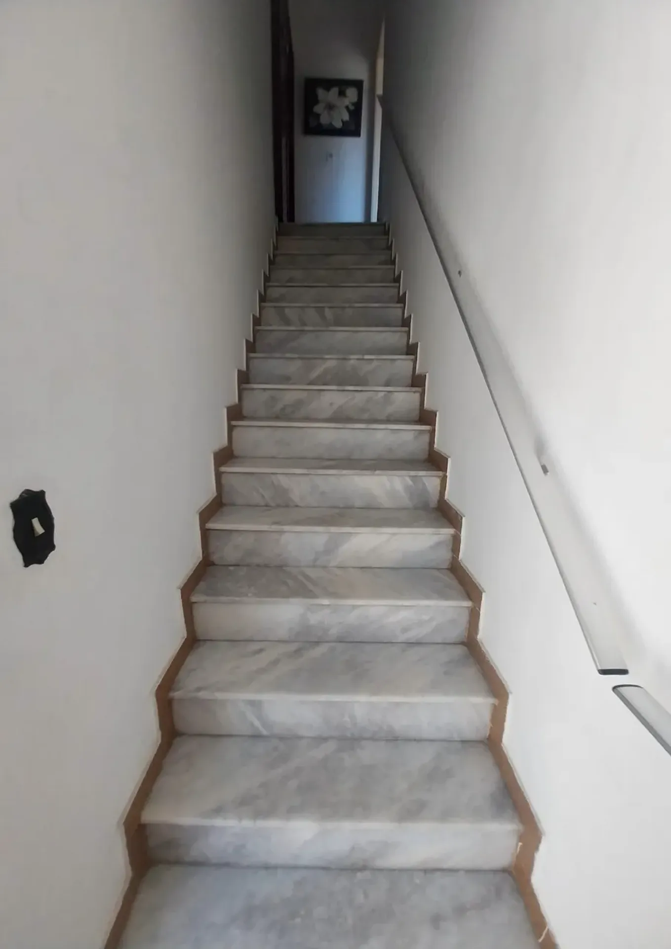 3-bedroom apartment with a closed kitchen and gas stove — photo 10