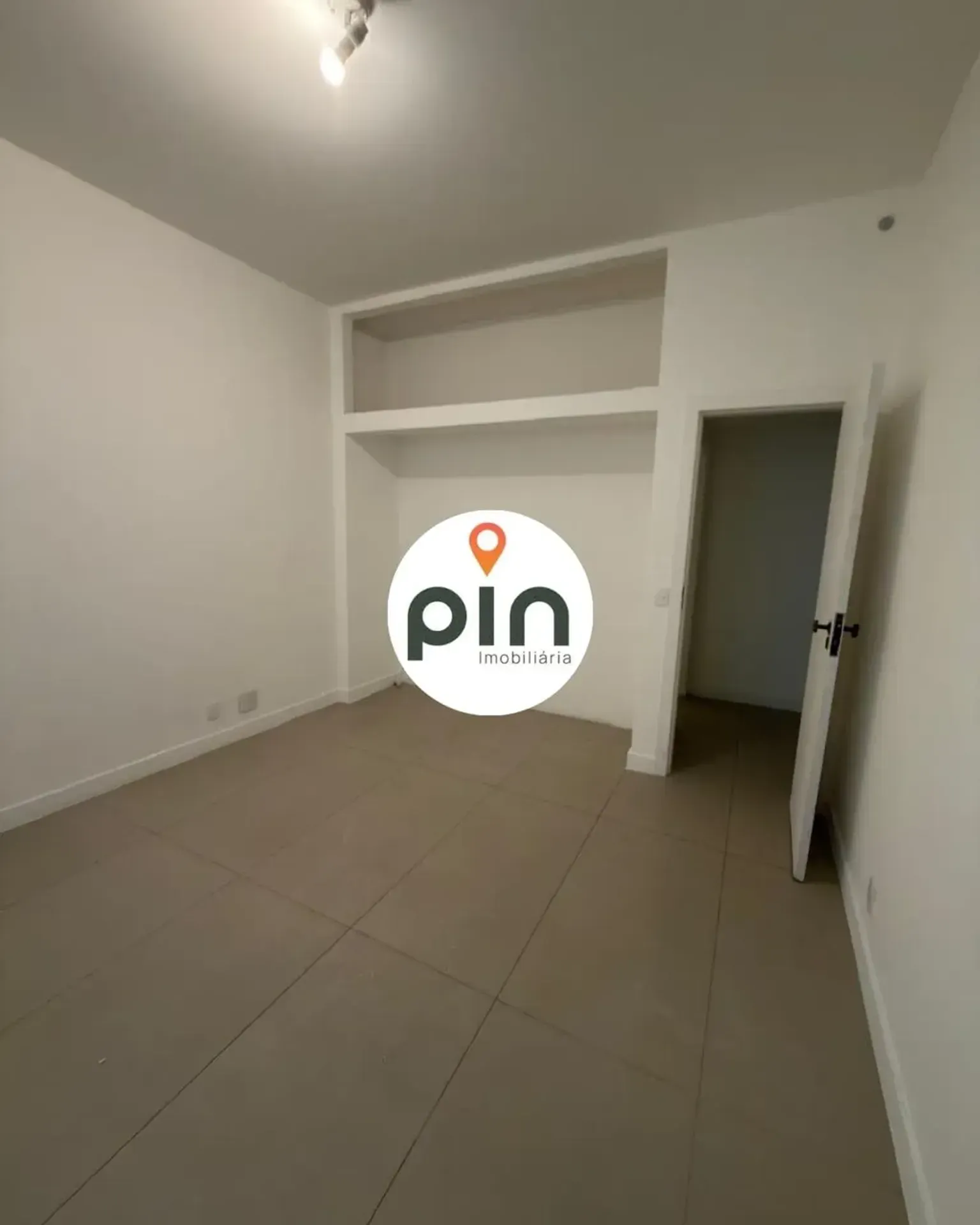 Apartamento para locação com 4 quartos e piso de madeira — photo 21