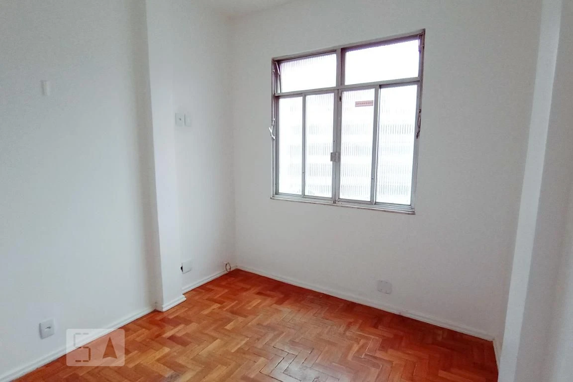 Wood or laminate floors in a 2-bedroom apartment, 55 m² — photo 14