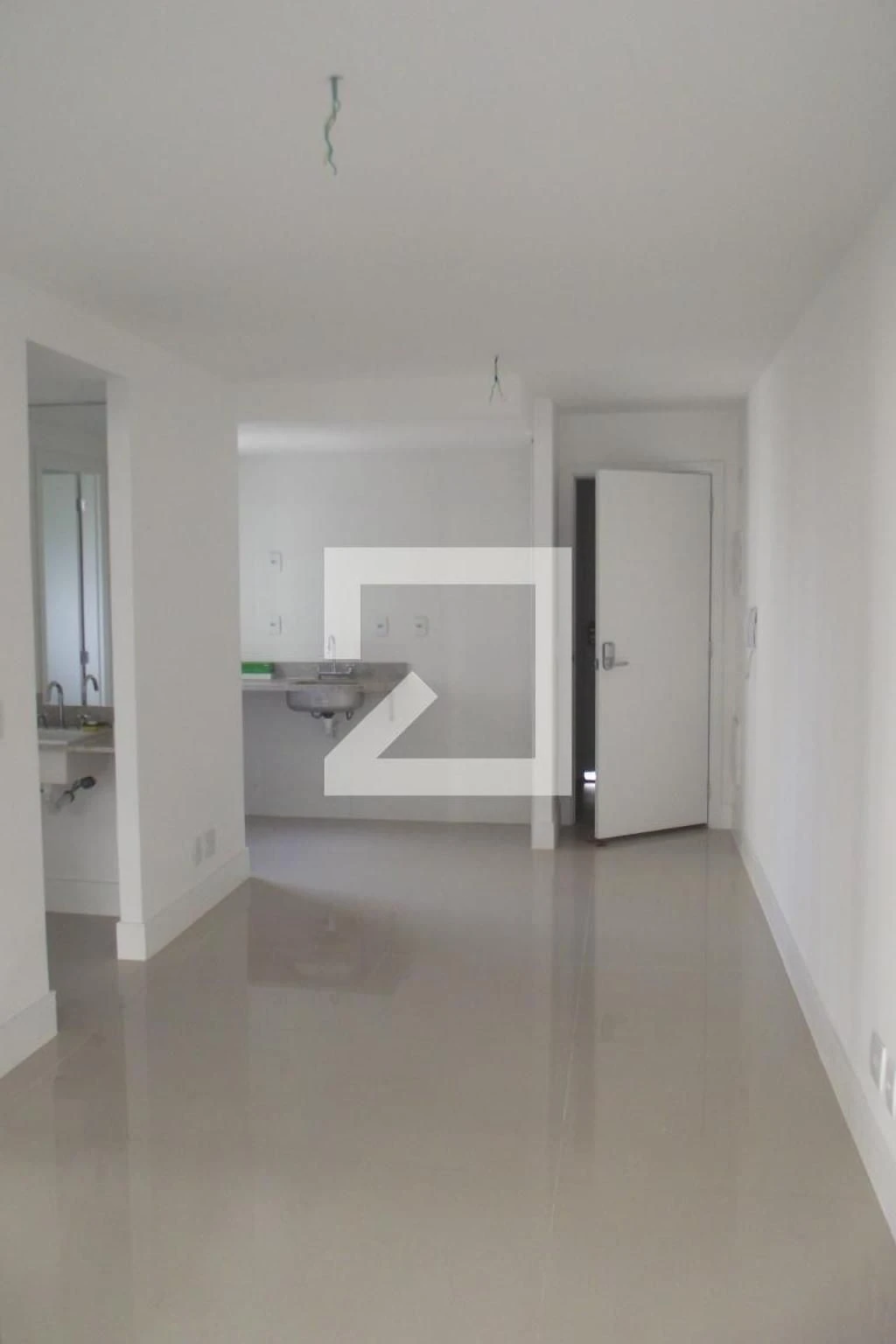 One-bedroom apartment in a building with a gym — photo 12