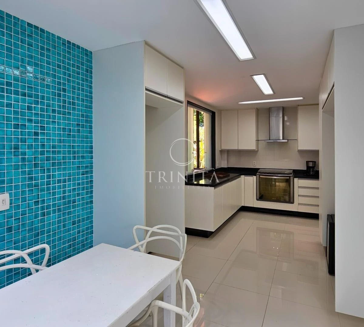 5-bedroom house with a bathtub in Rio de Janeiro — photo 47