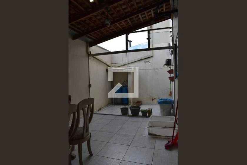 3-bedroom house with a walk-in closet in Curitiba — photo 5