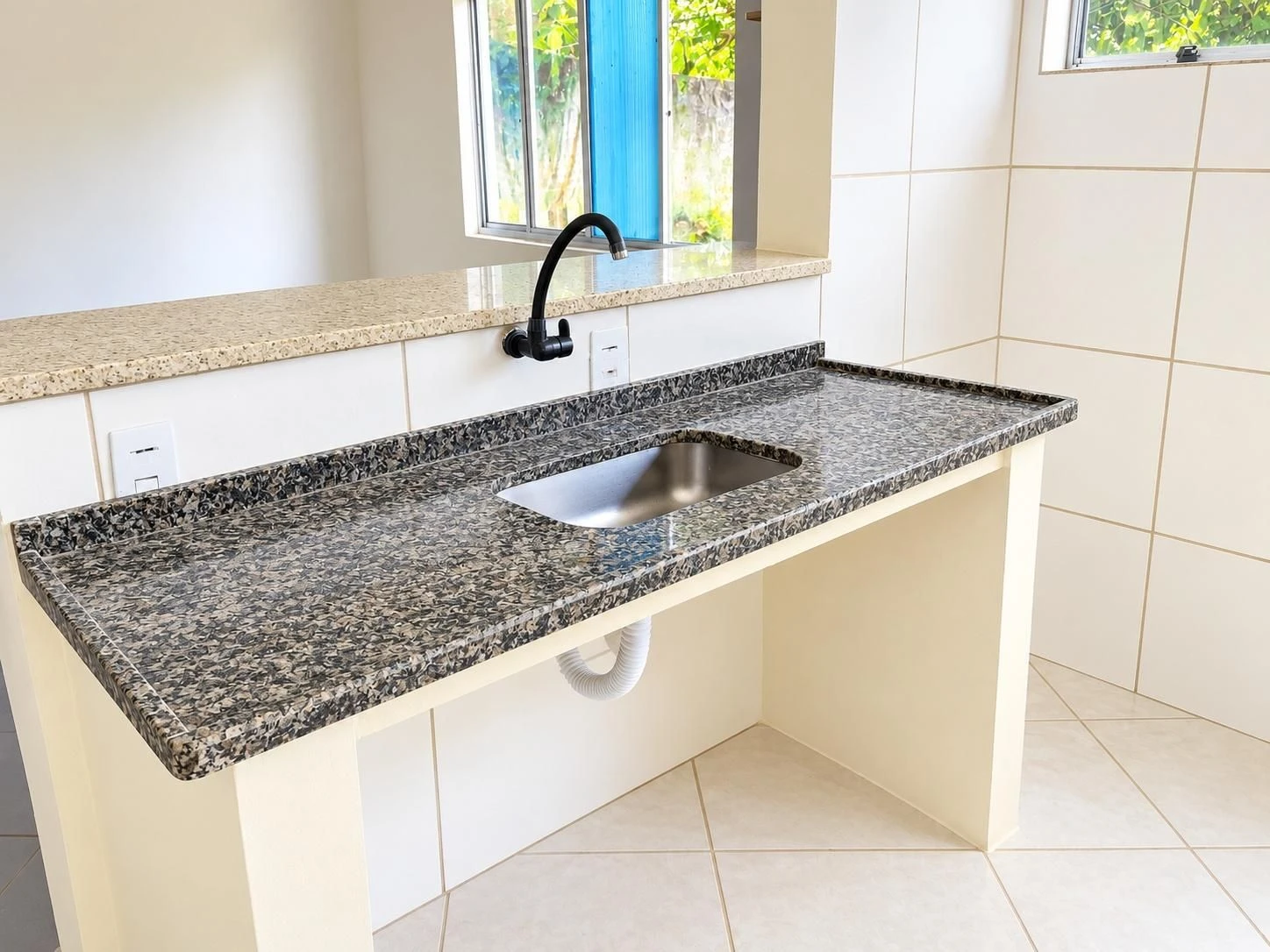2-bedroom house, 1 with its own bathroom, 42 m² — photo 2
