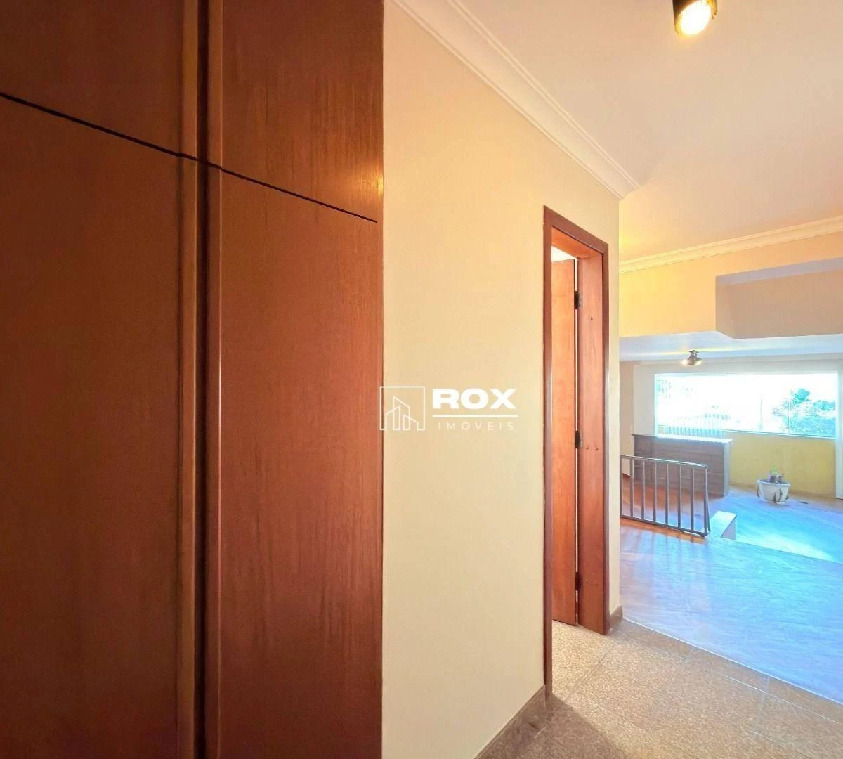 Furnished apartment, 170 m², with a glass-enclosed balcony — photo 35