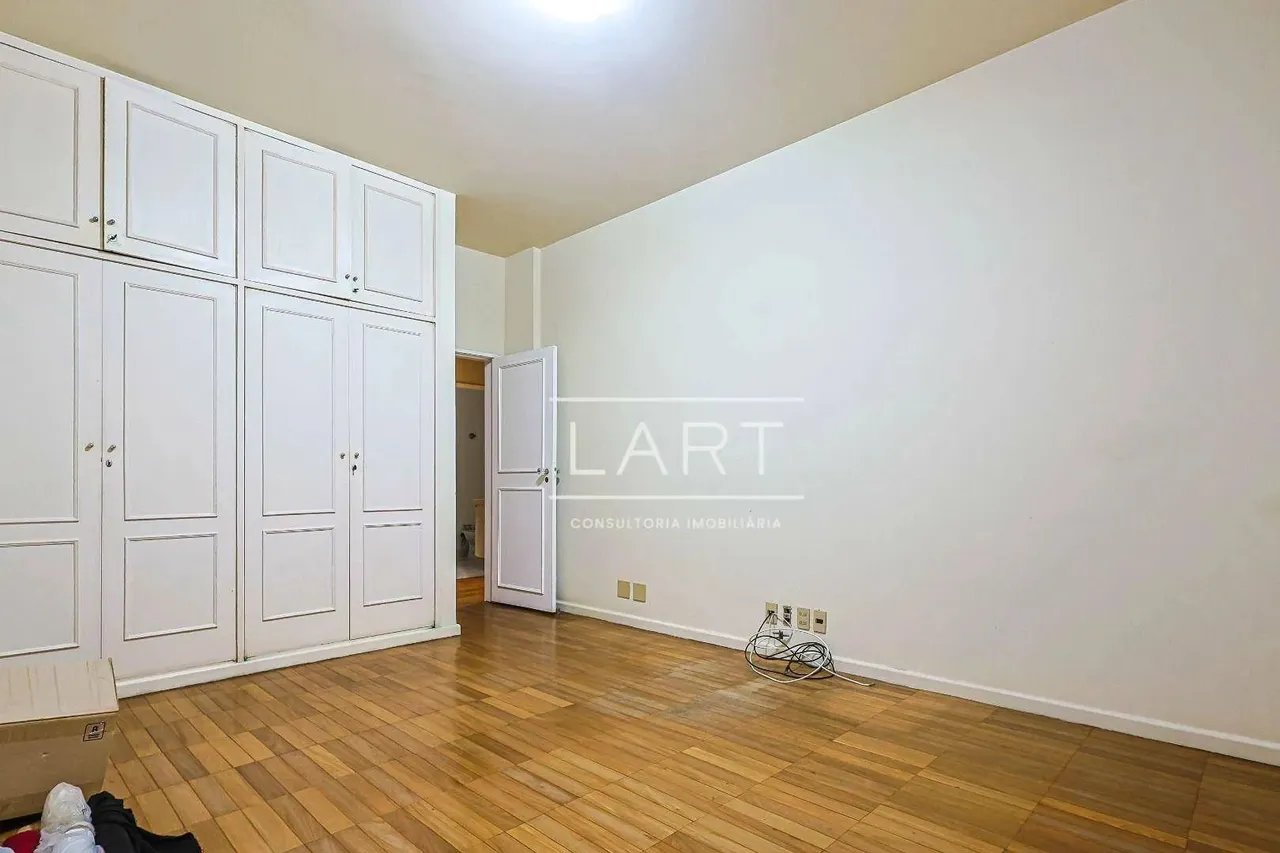 4-bedroom apartment with built-in wardrobes — photo 11