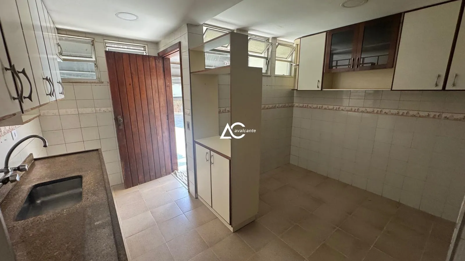 Furnished duplex house with 4 bedrooms and 600 m² — photo 49