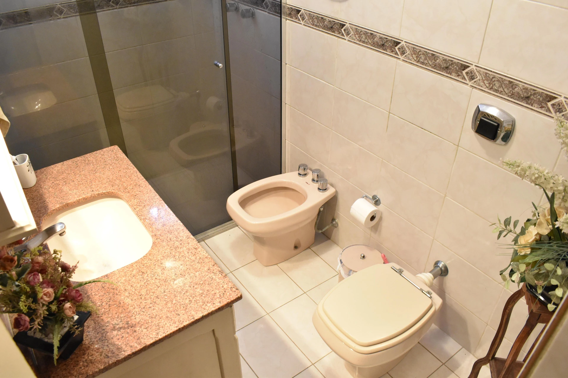 3-bedroom apartment with a bathtub in Curitiba — photo 24