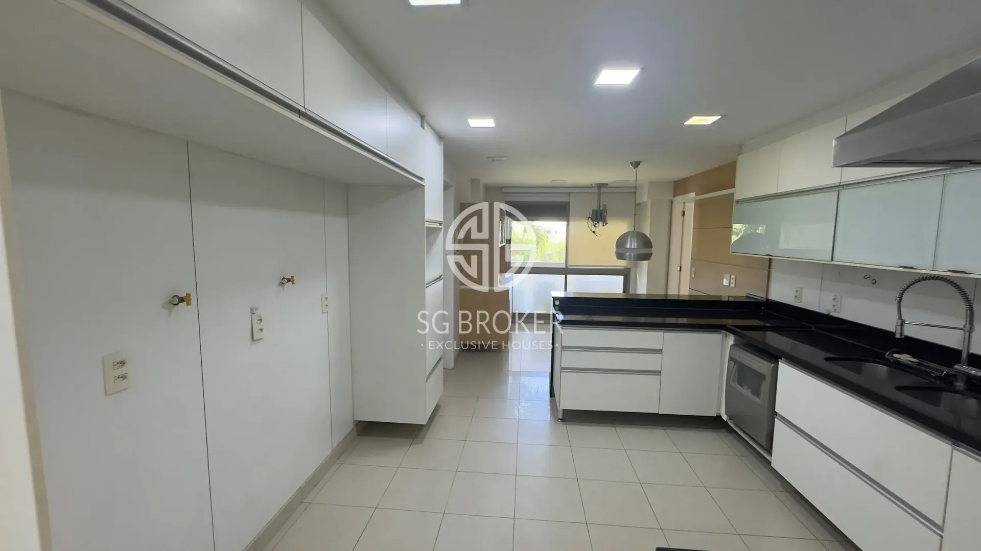 Apartamento com cozinha integrada e 4 dormitórios — photo 12