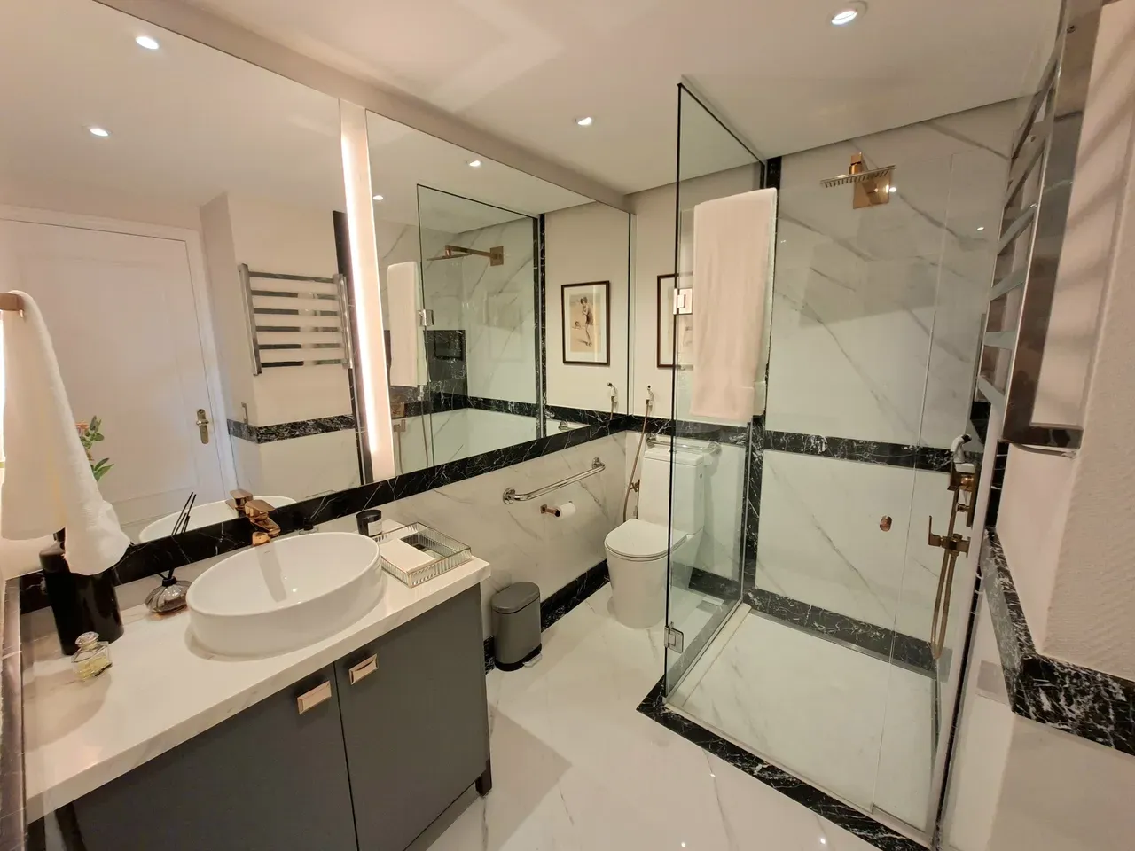 2-bedroom apartment in a building with a sauna — photo 28