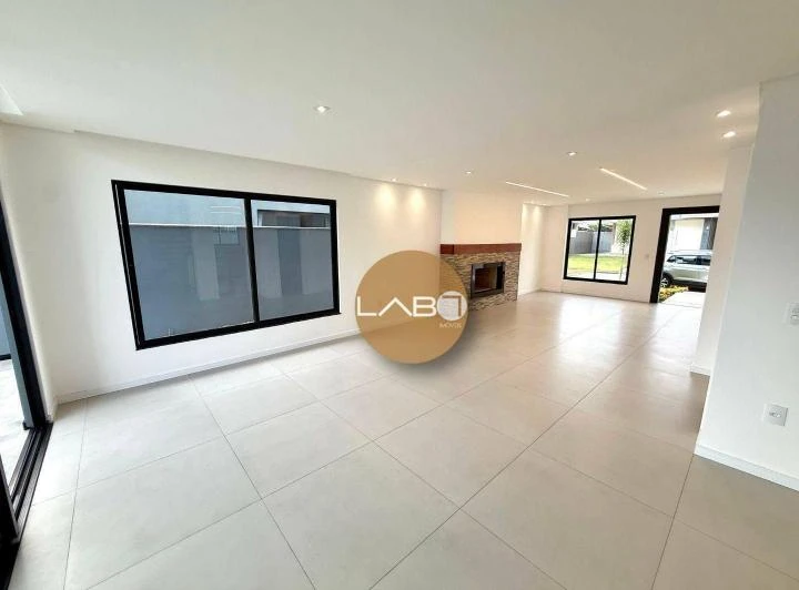 Дом с 4 спальнями с ванной и площадью 490 м² — photo 4
