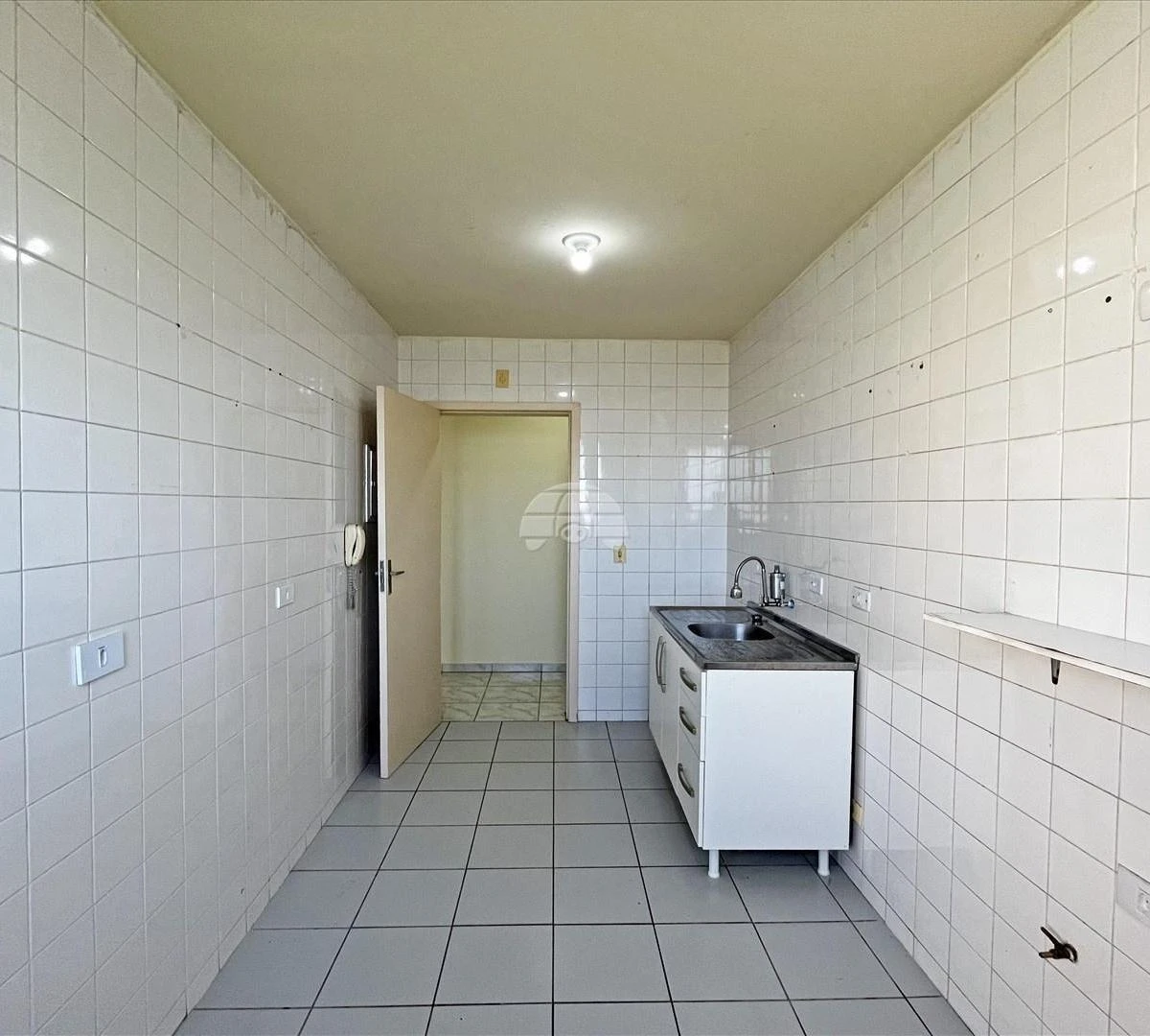 Balcony with a grill in a 3-bedroom apartment, 73 m² — photo 5