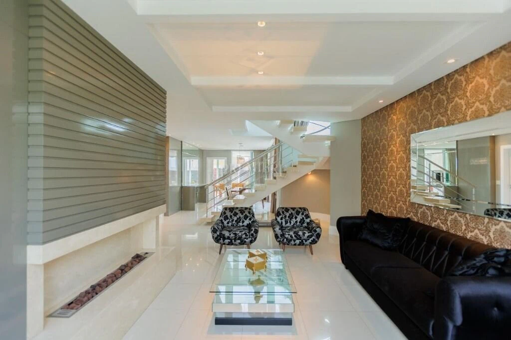 Furnished 3-suite house with private BBQ and pool area