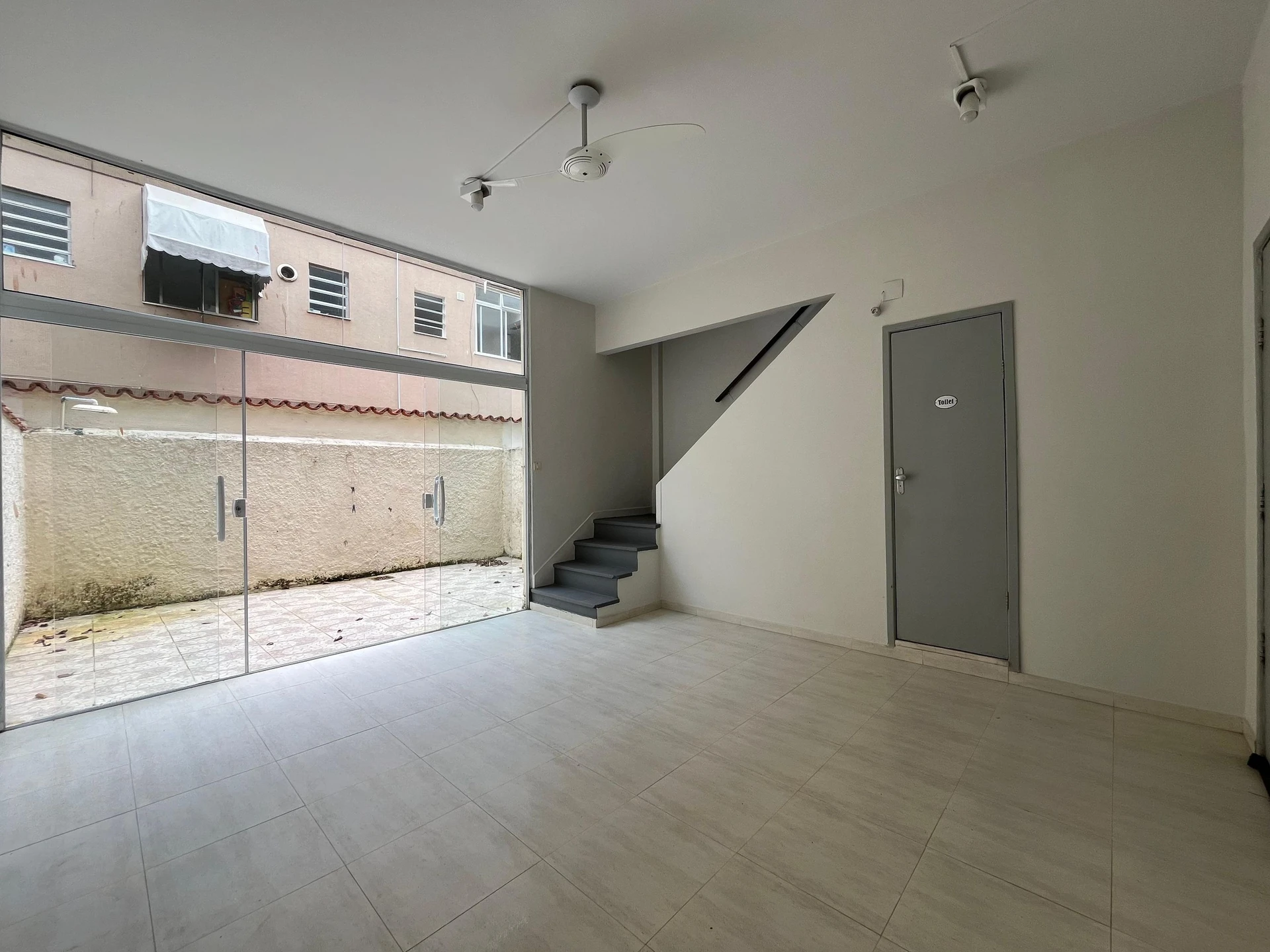 Bathtub in a 2-bedroom apartment, 170 m²