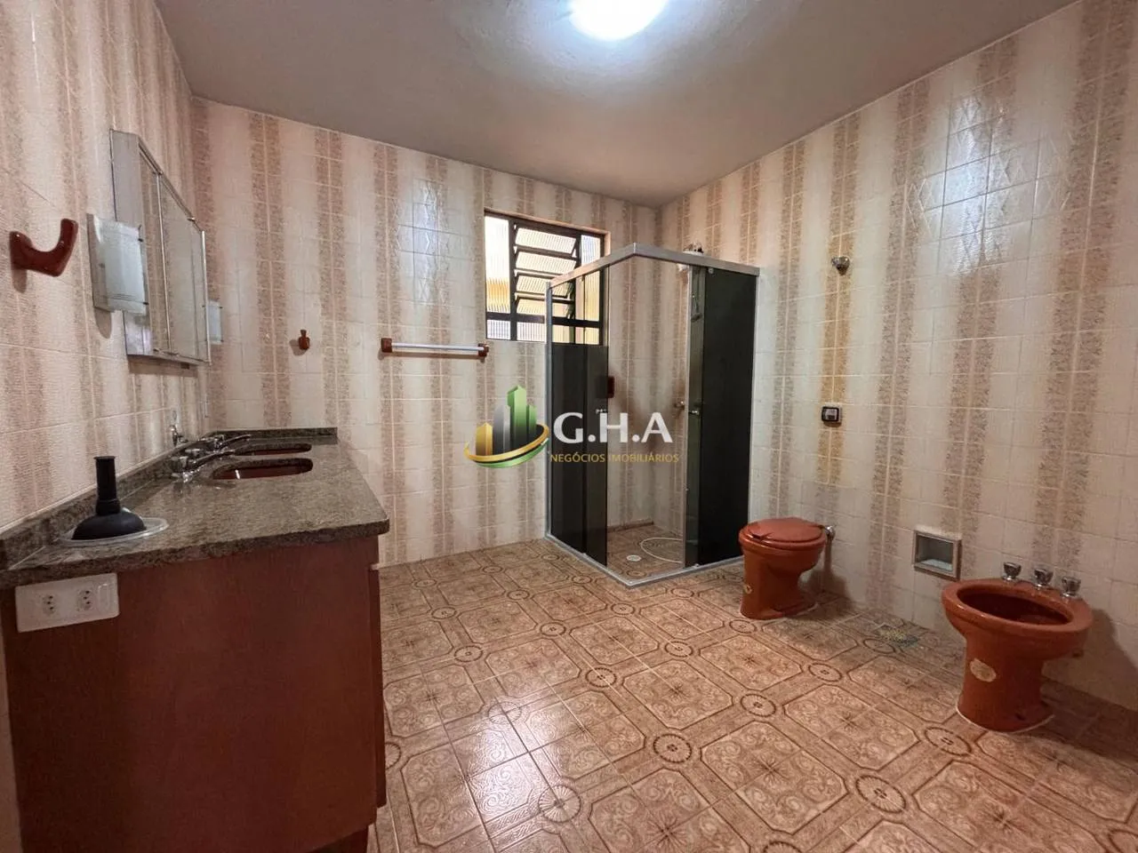 Sobrado com 6 dormitórios e guarda-roupas embutidos — photo 34