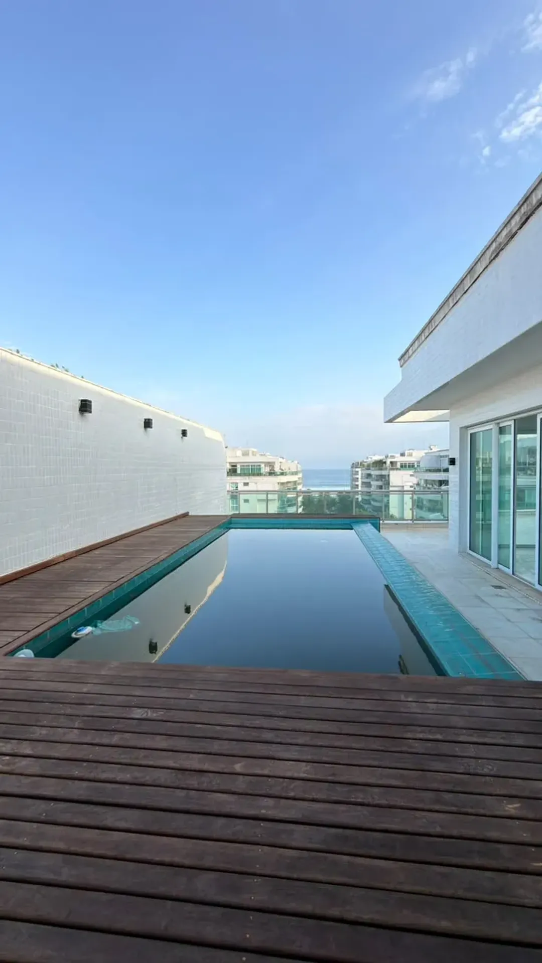 575 m² apartment with 5 en-suite bedrooms and glass balcony — photo 49
