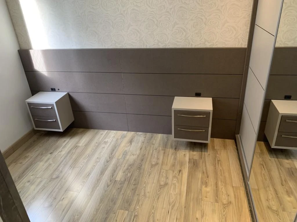 Wood or laminate floors in a 2-bedroom apartment, 57 m² — photo 15