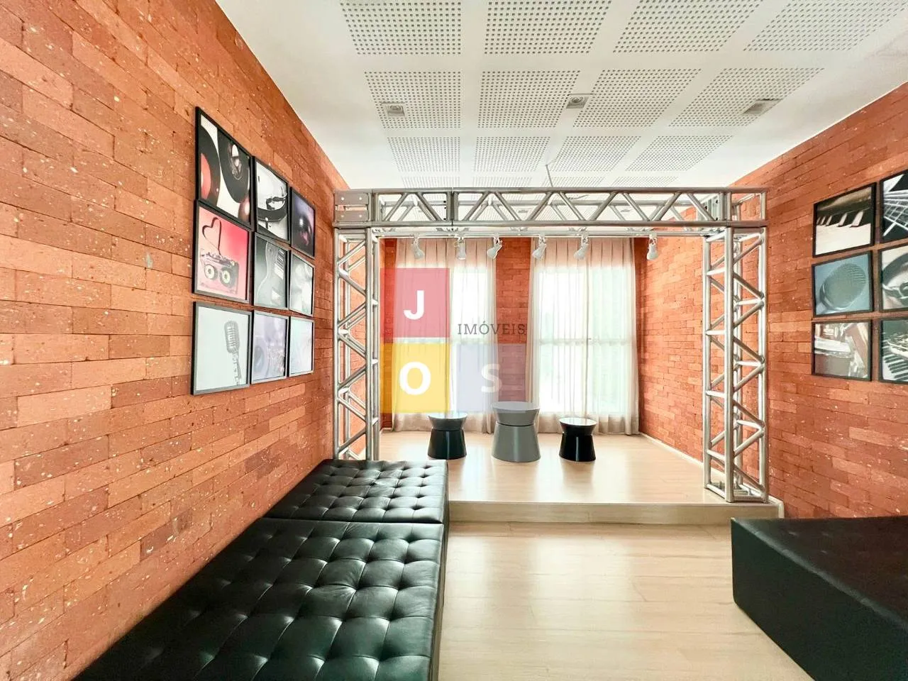 Furnished 4-bedroom suite apartment with 156 m² — photo 152