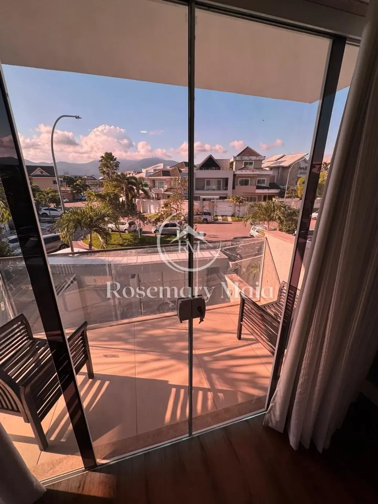 Furnished house with 4 bedrooms and 5 bathrooms — photo 22