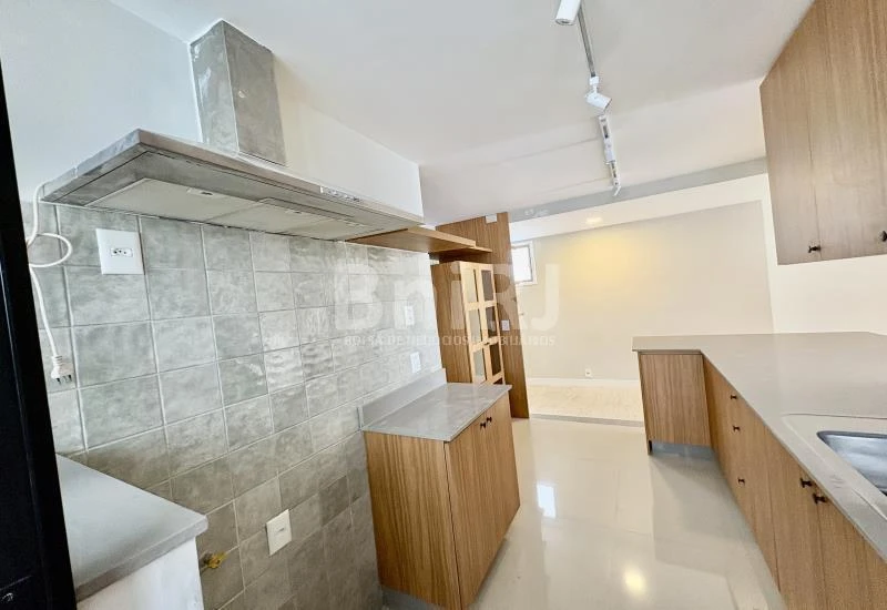 Furnished apartment, 121 m², with a glass-enclosed balcony — photo 6