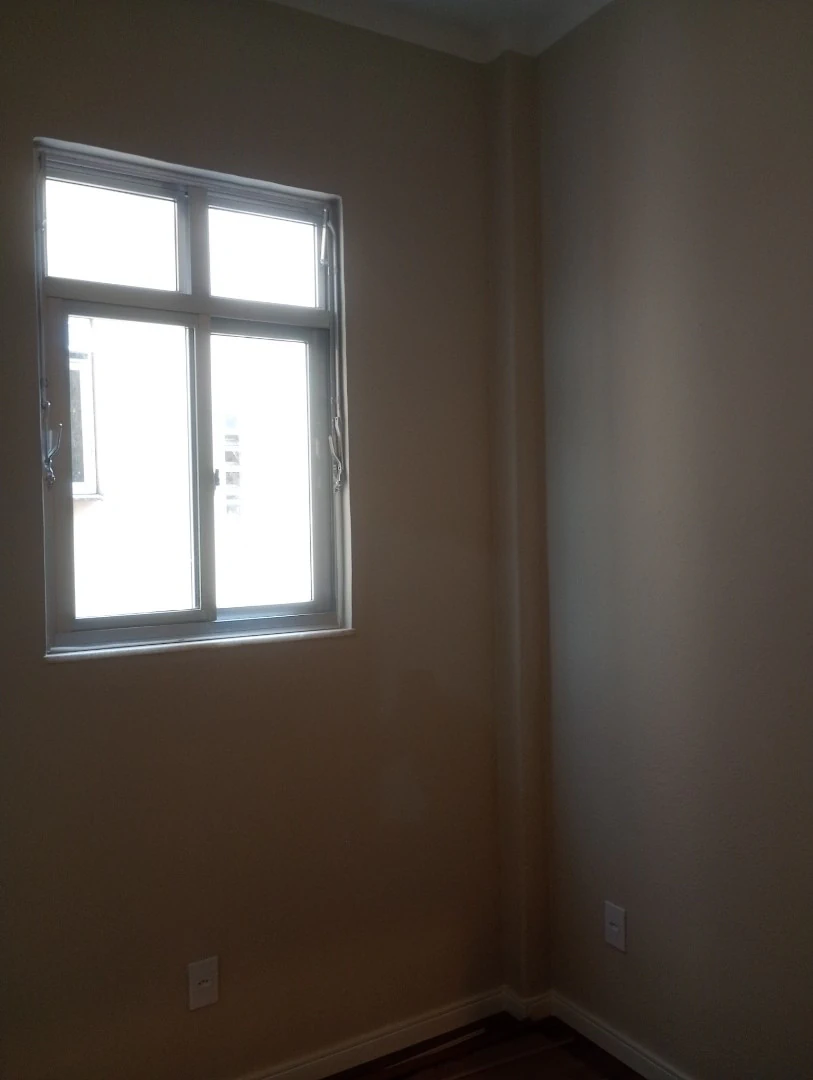 Wood or laminate floors in a 3-bedroom apartment, 60 m² — photo 3