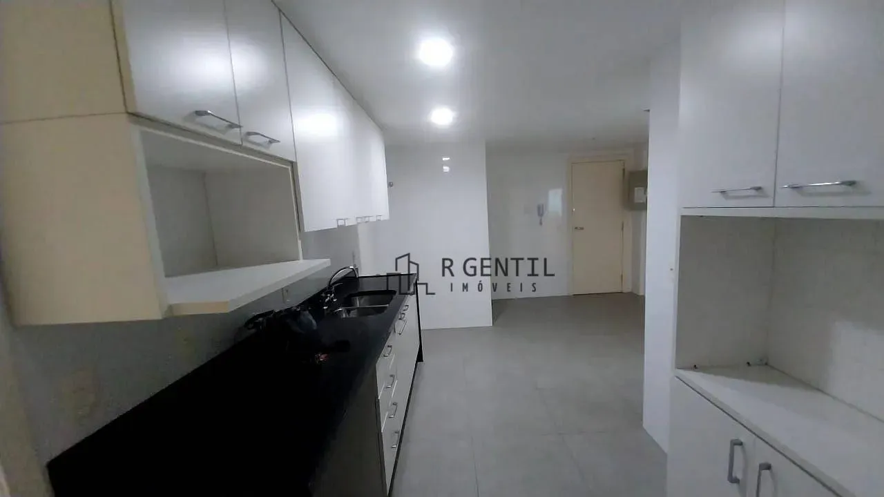Apartamento com 4 dormitórios e 5 banheiros — photo 22
