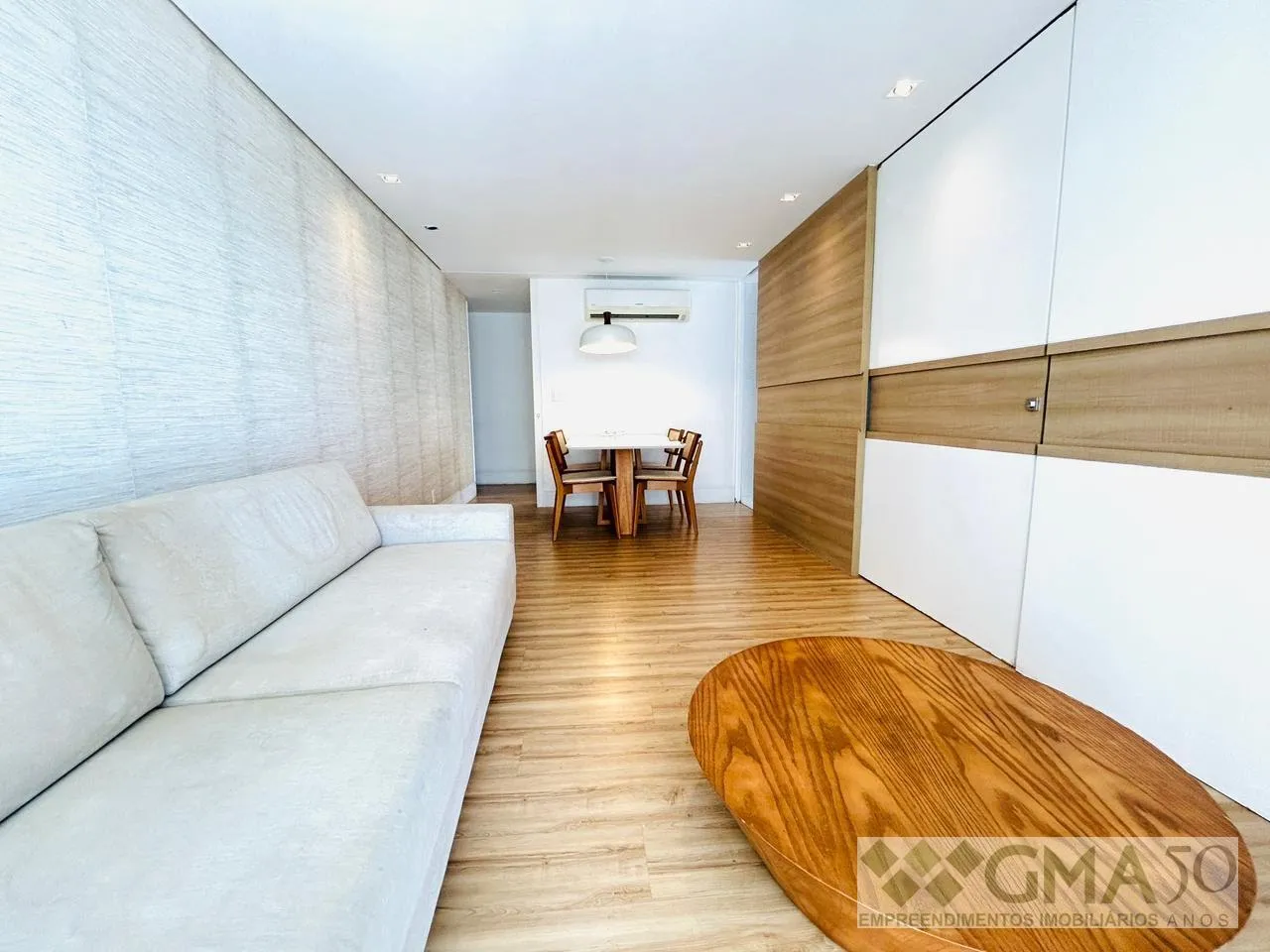 Apartment with open-plan gas kitchen and 2 bedrooms
