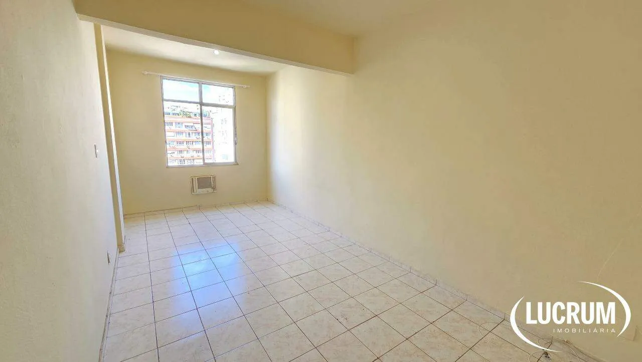 1-bedroom apartment with a glass shower enclosure — photo 14