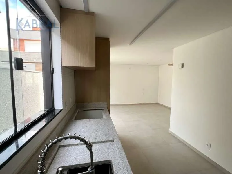 30 m² studio with balcony sink and built-in grill — photo 11