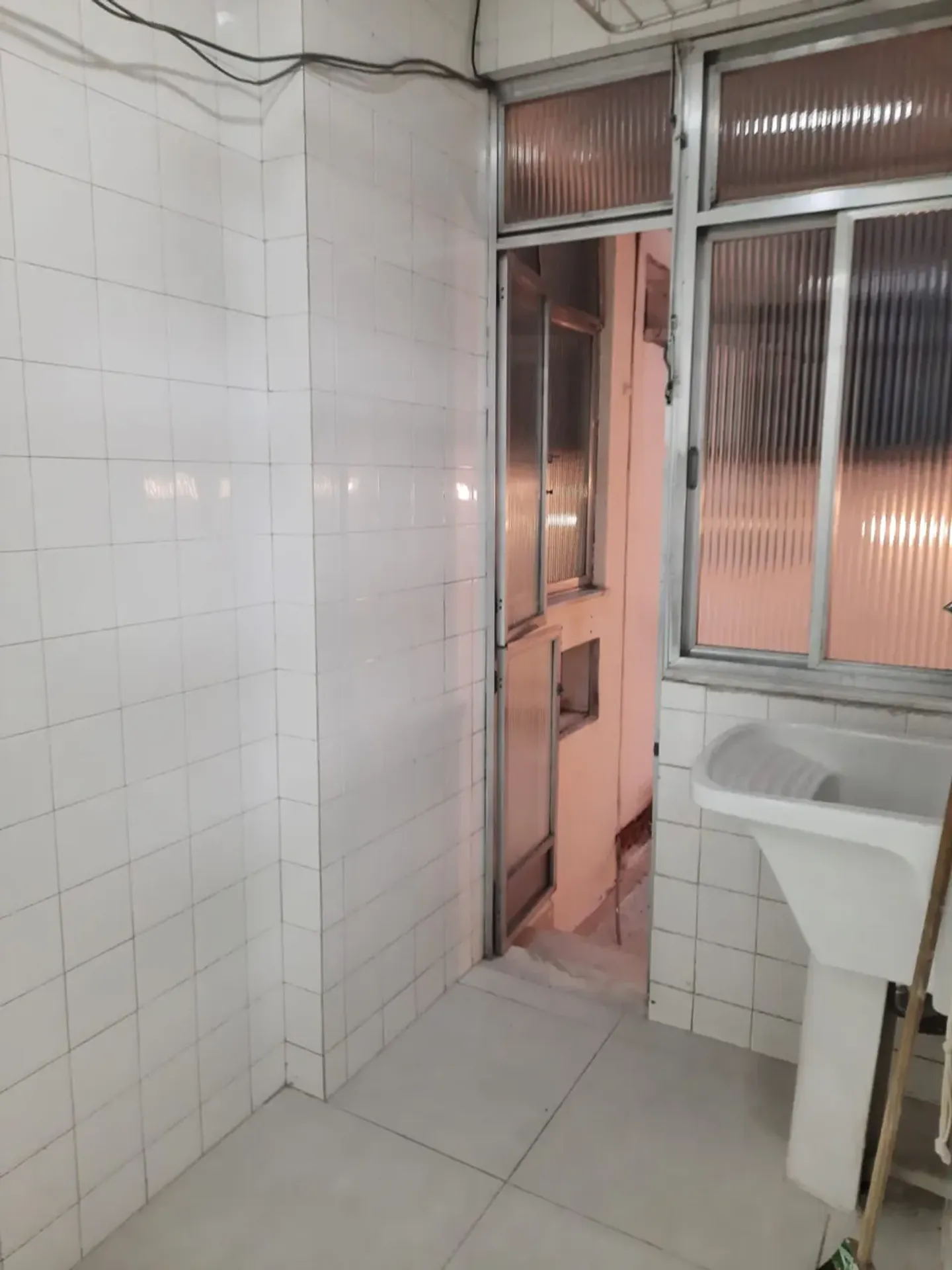 Квартира на 2-му поверсі з дерев'яною підлогою або ламінатом — photo 30