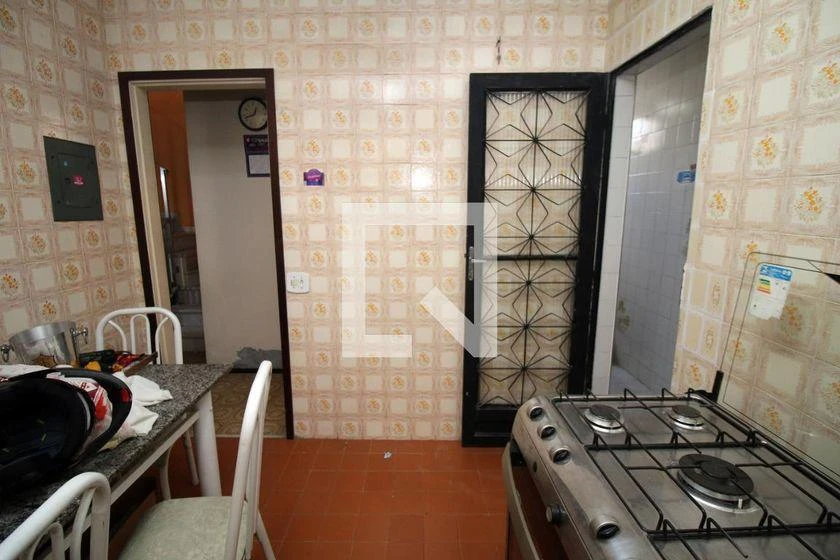 House with 4 bedrooms and 297 m², no parking — photo 19