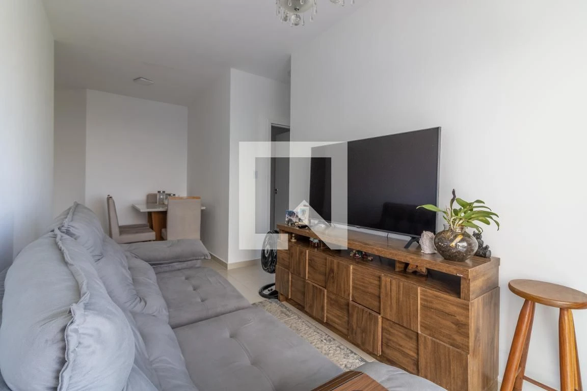 Apartamento mobiliado com 2 quartos e 1 banheiro