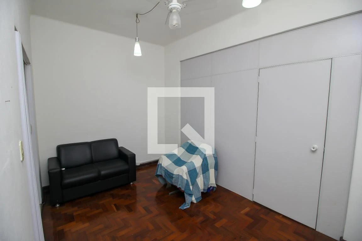 Studio com piso de madeira ou laminado, Saúde — photo 2