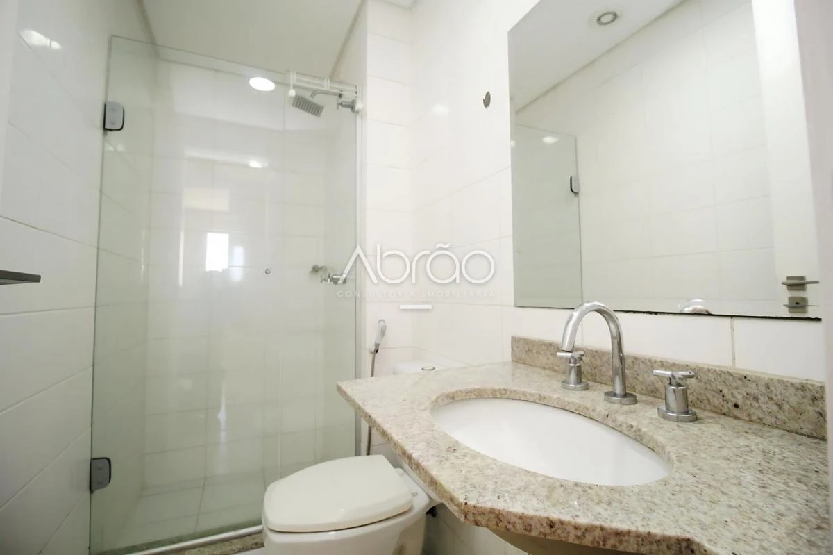 Spacious 3-bedroom apartment with 3 bathrooms — photo 40